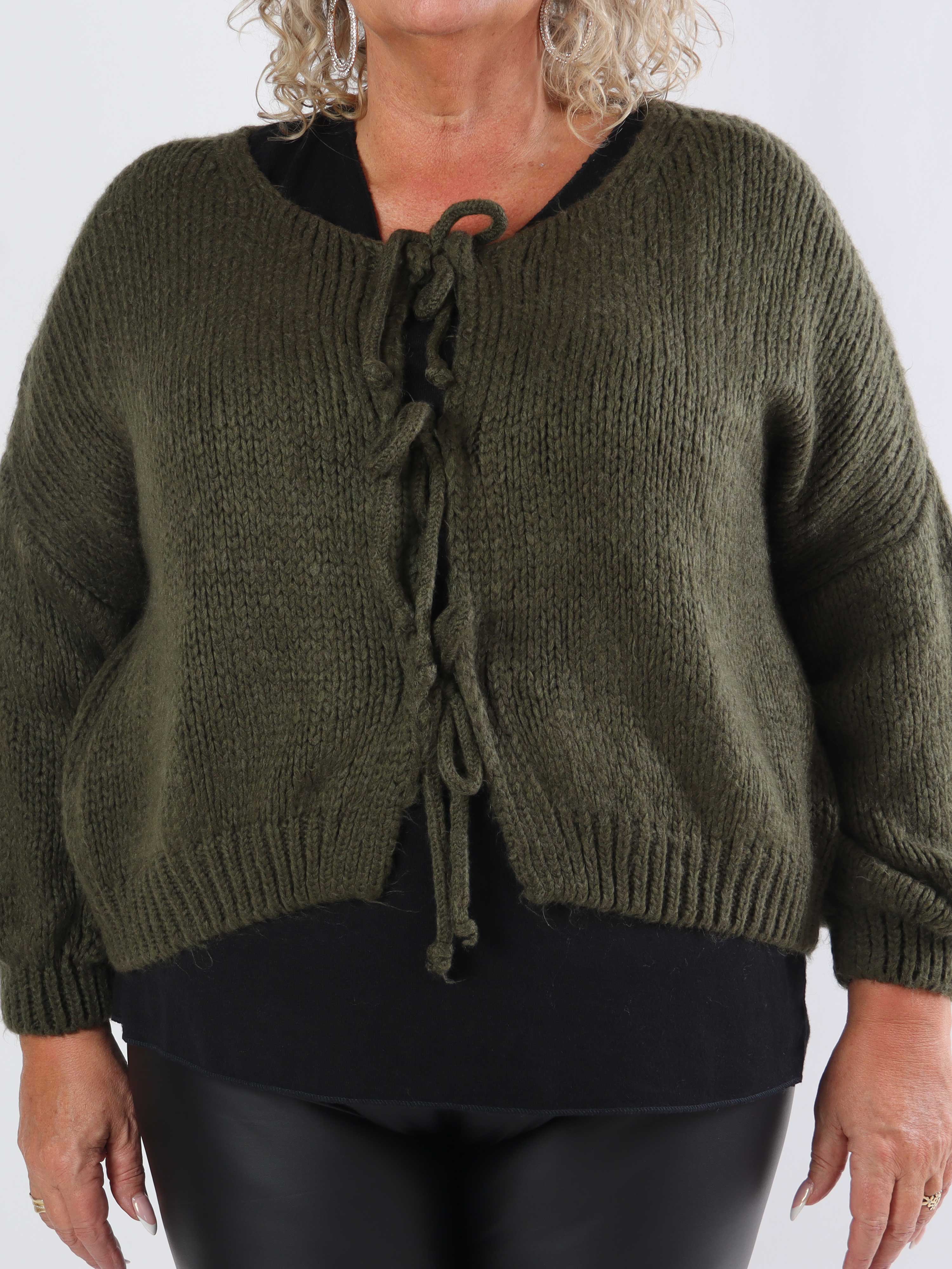 Kimberly - Söt stickad kofta i plusstorlek med rosetter